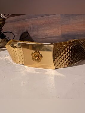 Vintage 1980s Gold Metallic Scaled  Stretch Belt with Floral Buckle Glam Loud
